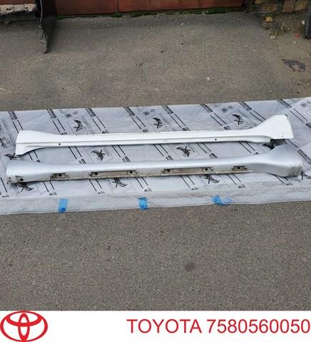 Накладка (молдинг) порога наружная правая 7580560050 TOYOTA