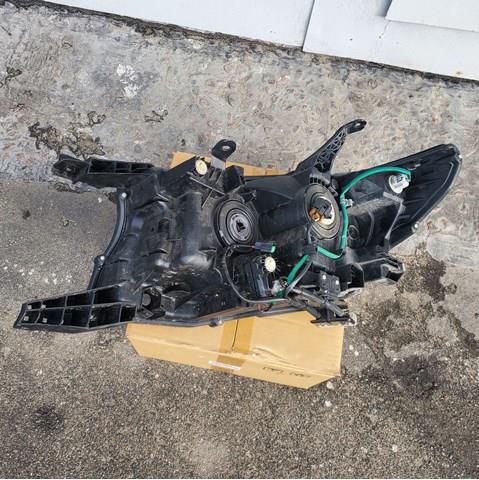 TOYOTA 8113060N10 Правая фара в наличии Ужгород