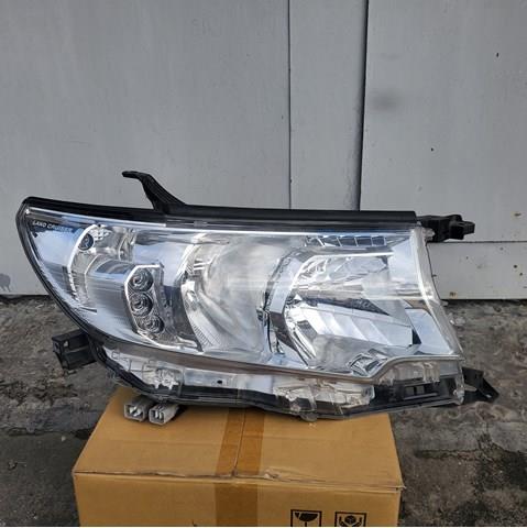 Фара комбинированная, передняя 8113060N10 TOYOTA