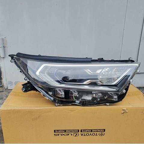 Фара правая 8114542A32 TOYOTA
