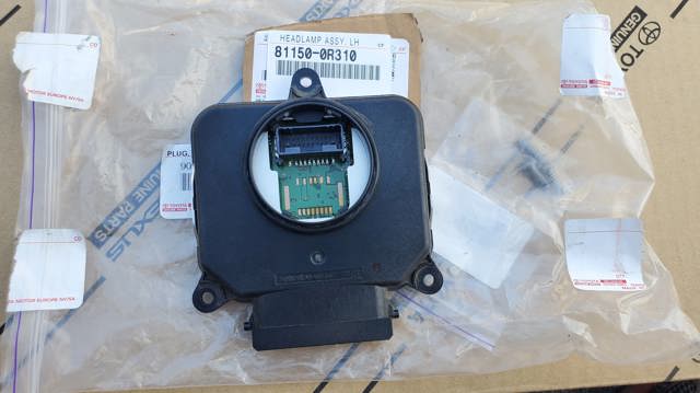Фара дальнего света в сборе 811500R310 TOYOTA