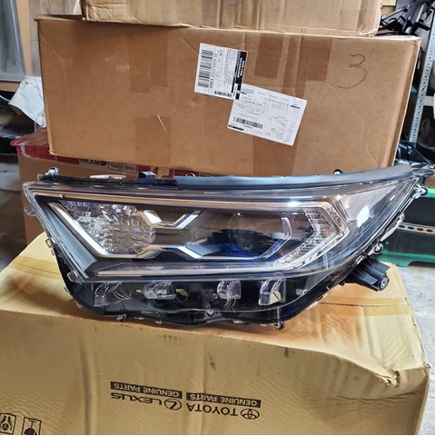 Блок фара левая 8118542A32 TOYOTA