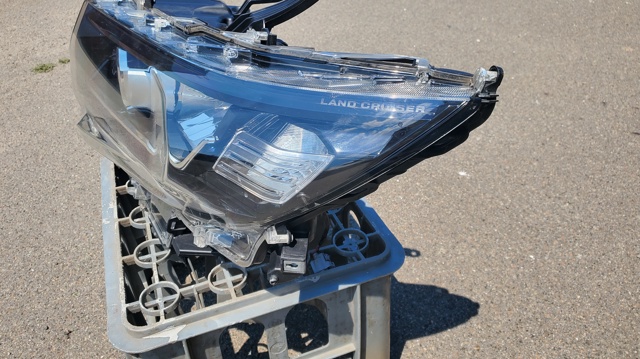 8118560N20 TOYOTA Левая фара купить в Павлоград