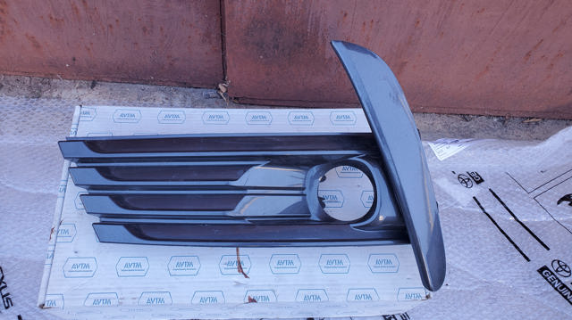  Решетка переднего бампера левая 8148202620 TOYOTA