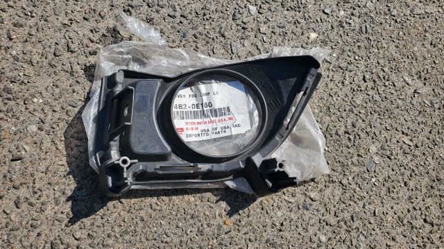 Заглушка, решетка противотуманных фар бампера переднего, левая 814820E160 TOYOTA