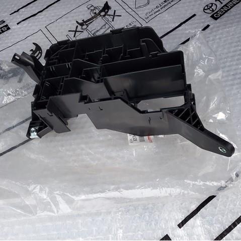 TOYOTA 8274142010 Блок предохранителей в наличии Запорожье