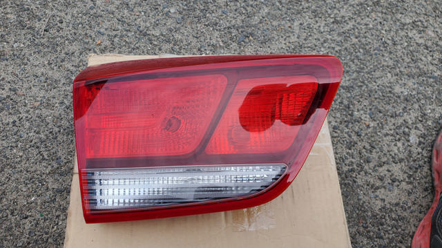 Задняя левая внутренняя фара 92403H8010 HYUNDAI