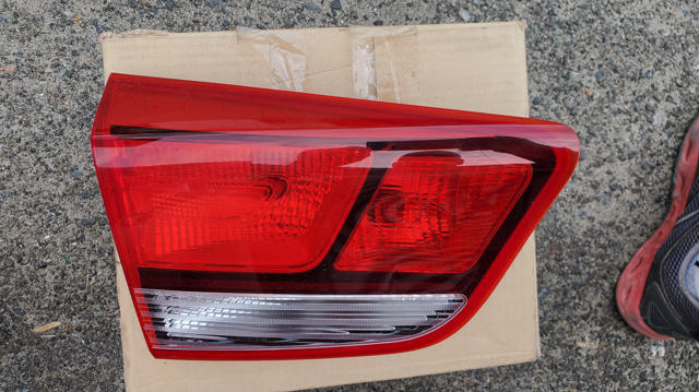 92403H8010 HYUNDAI Фонарь задний левый внутренний купить в Житомир