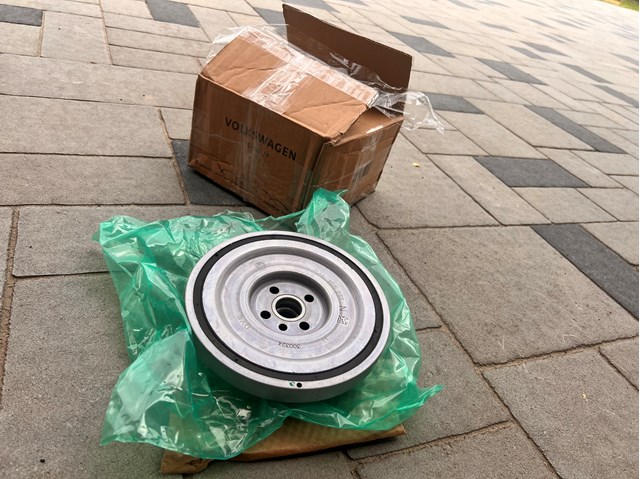 VAG 04L105251N Шкив коленвала в наличии Черновцы