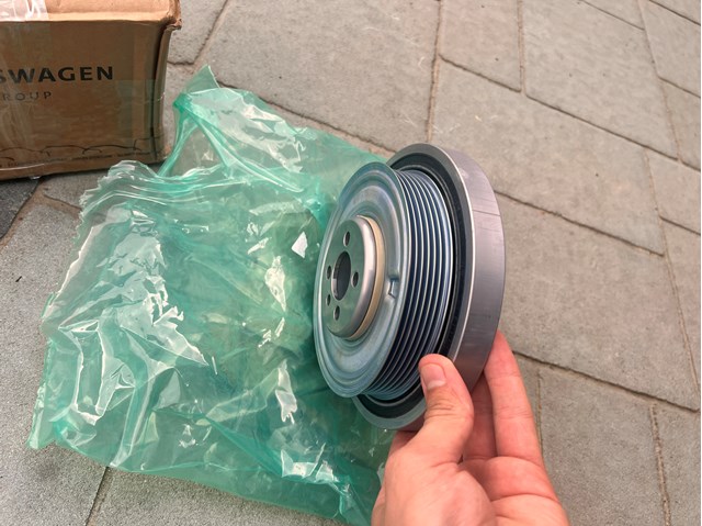 04L105251N Шкив коленвала купить Ирпень