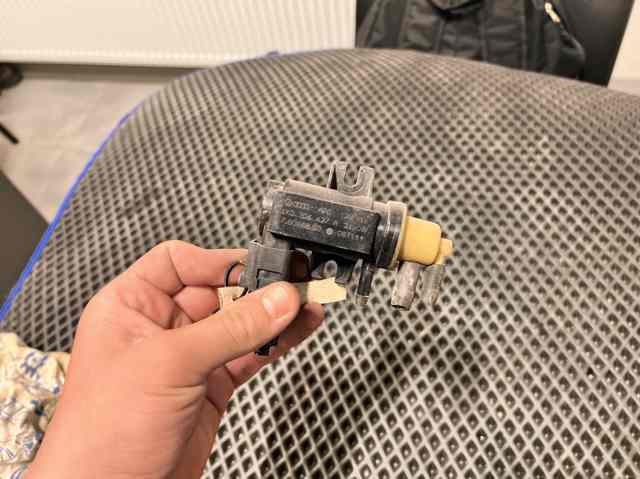 Клапан соленоид регулирования заслонки EGR 1K0906627A VAG