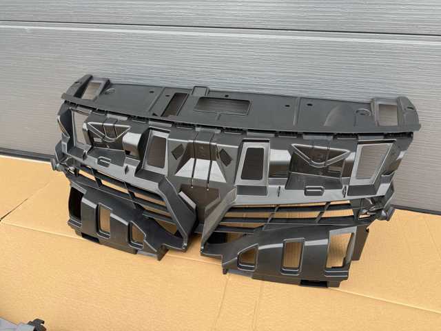Облицовка радиатора 620363078R RENAULT