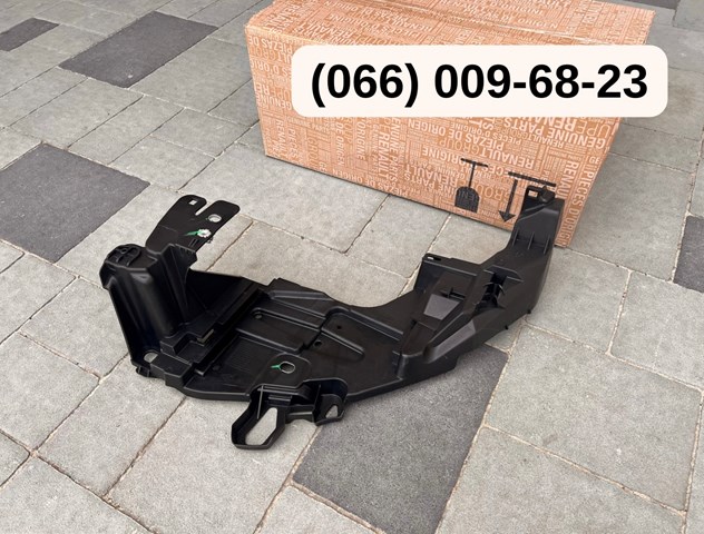 Кронштейн-адаптер крепления фары передней, левой 622238779R RENAULT