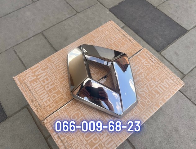 Фирменный значек решетки радиатора 628902376R RENAULT