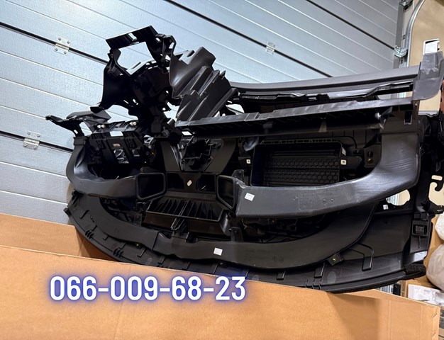 RENAULT 681003980R Торпедо в наличии Киев