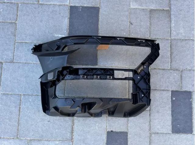 Кронштейн бампера переднего, правый 7C0807724B VAG