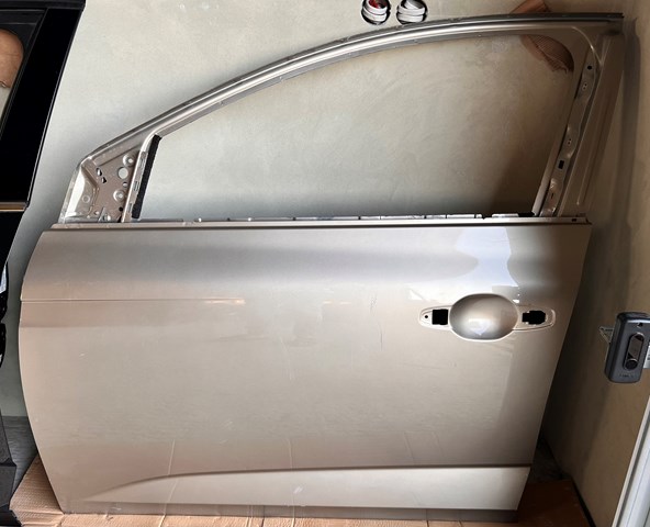 RENAULT 801013672R Дверь передняя левая в наличии Львов