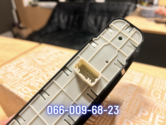RENAULT 809610007R Кнопочный блок управления стеклоподъемником передний левый в наличии Житомир