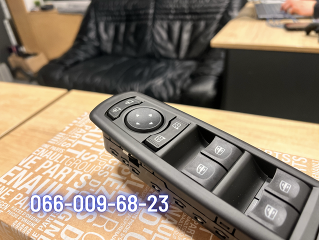 809610007R RENAULT Кнопочный блок управления стеклоподъемником передний левый купить в Харьков