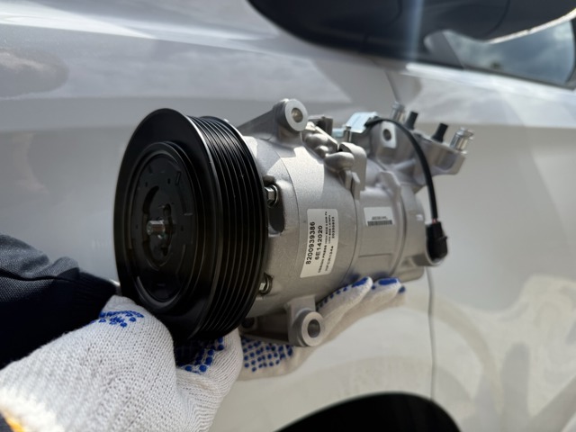 8200939386 RENAULT Компрессор кондиционера купить в Львов