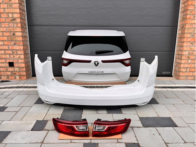 Задний бампер 850225783R RENAULT