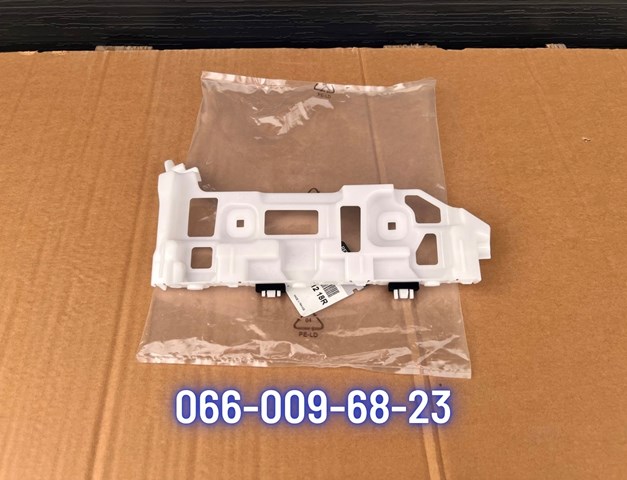Правый кронштейн заднего бампера 850441218R RENAULT