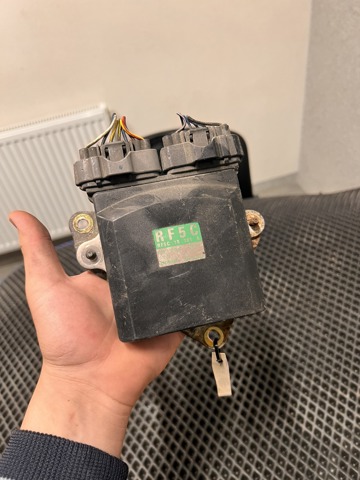 Компьютер двигателя RF5C18701A MAZDA
