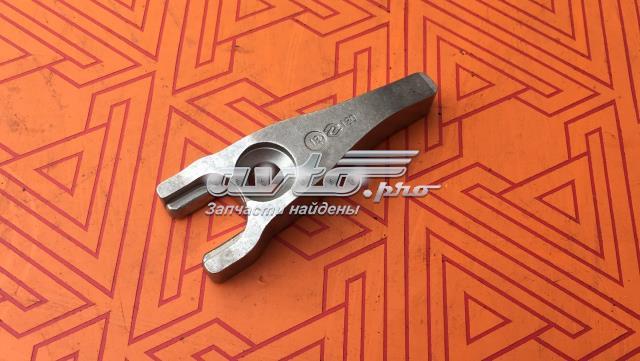 FORD 1719487 Кронштейн крепления форсунки в наличии Тернополь