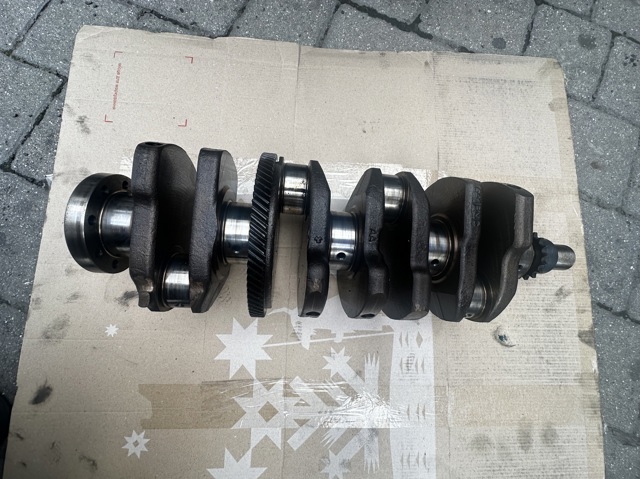 Коленвал двигателя LR001234 LAND ROVER