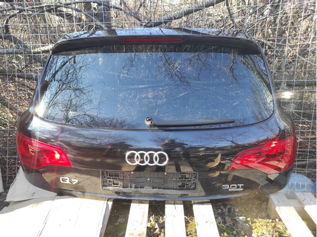 Пятая дверь Audi Q7