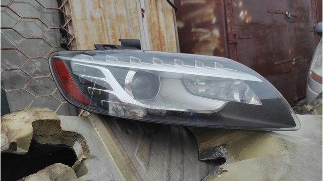 Вставка фары правой 4L0941004AK VAG