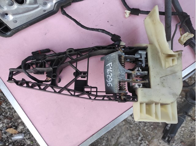 51217401211 BMW Держатель наружной ручки двери передней левой купить в Ровно