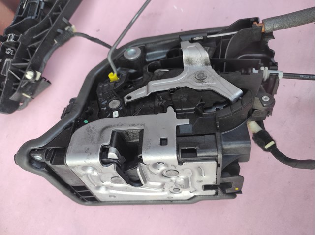 Замок задней левой двери 51227281941 BMW