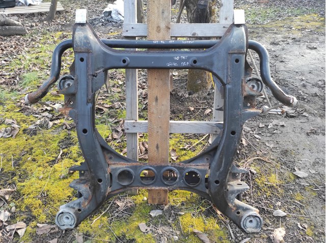 Стабилизатор передней подвески 7L0411025G VAG