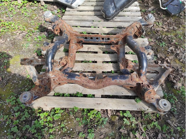Поперечина задней подвески 7L8599030B VAG