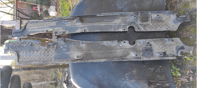 Защита днища, левая 7L8825211E VAG