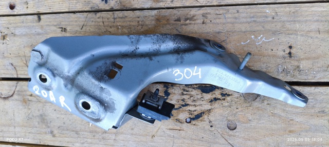 Кронштейн крепления крыла переднего правого, передний 80A821132A VAG