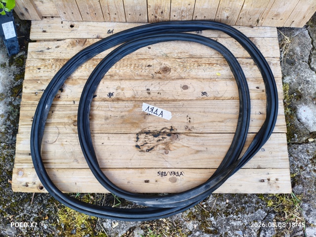 Уплотнитель двери задка кузова 80A827705C VAG