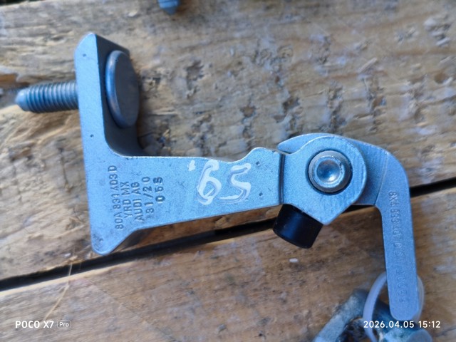 Петля передней двери левая 80A831403D VAG