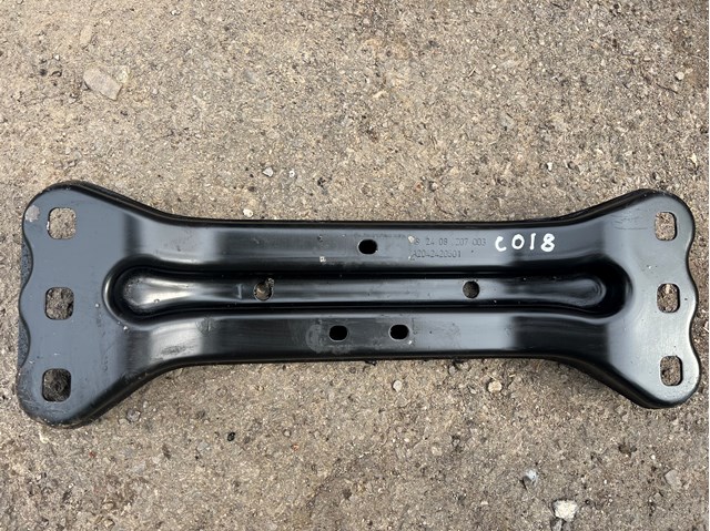 Крепление трансмиссии A2042420501 MERCEDES