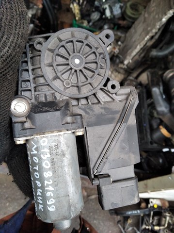 0130821699 BOSCH Мотор стеклоподъемника двери передней левой купить в Черкассы