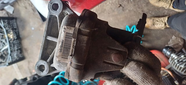 Подушка двигателя передняя 04578044AF CHRYSLER