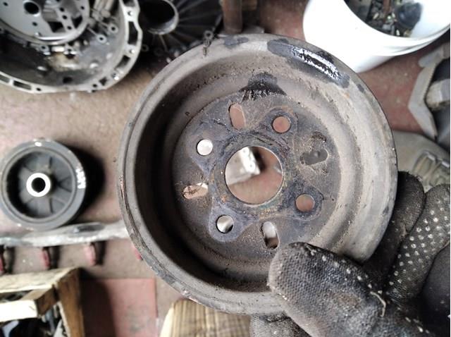 Шкив водяной помпы 210519F600 NISSAN