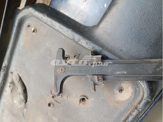 Уголок задней правой двери 3B0823593C VAG