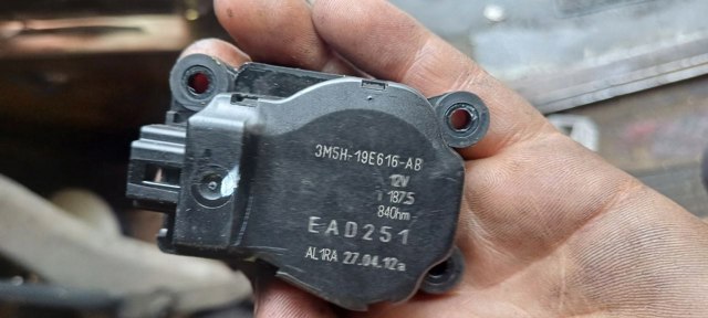 Мотор заслонки печки 3M5H19E616AB FORD