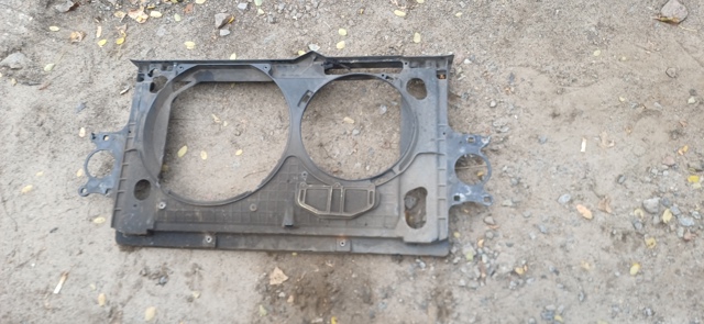 Укрепления для радиаторов 4D0805571B VAG