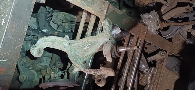 Цапфа (поворотный кулак) передний левый 52088653AD CHRYSLER
