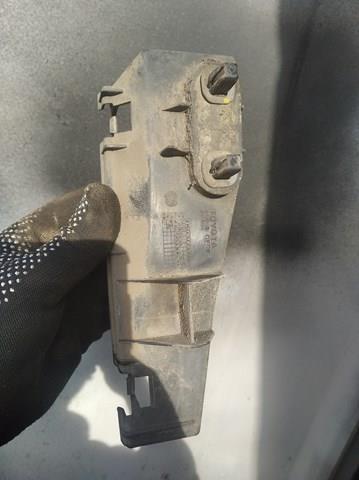 Правый кронштейн крепления бампера заднего 525620F010 TOYOTA