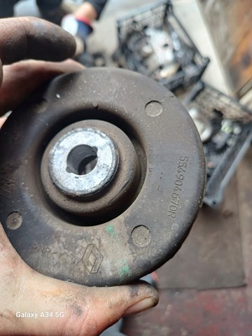 Подушка двигателя 554904670R RENAULT