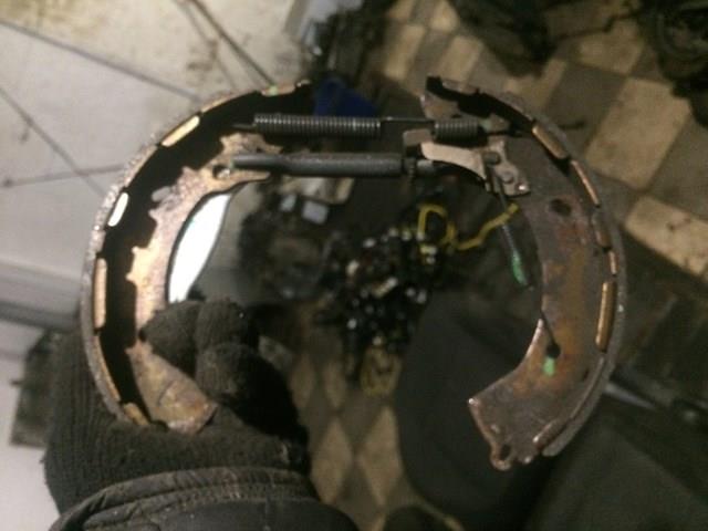 Тормоза рабочие задние ножные и тормозные барабаны 583053XA00 HYUNDAI